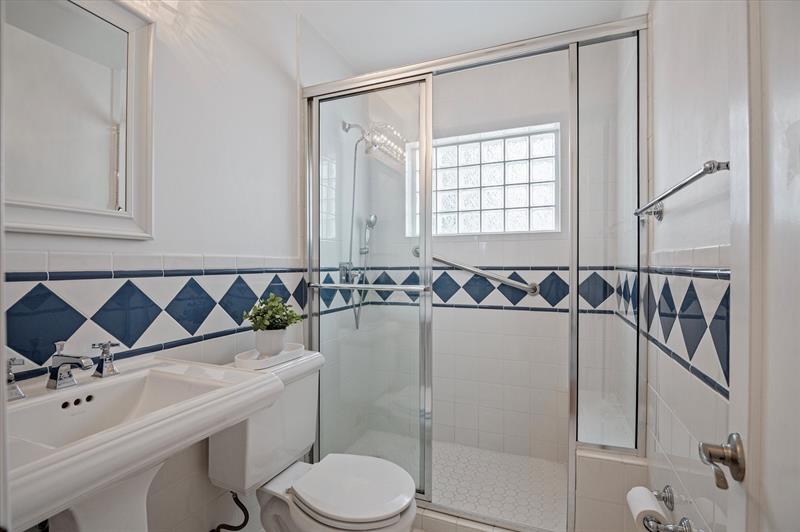 Image 16 of 25 For 2612 Alamanda Ct