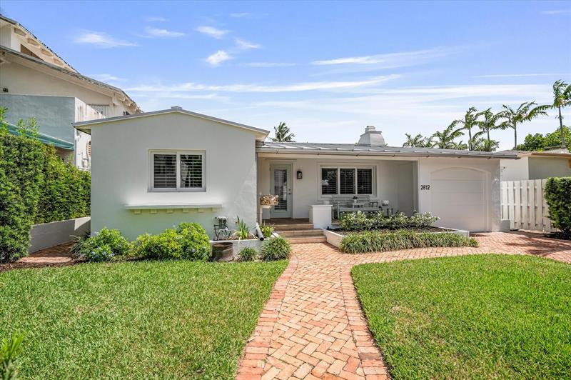 Image 3 of 25 For 2612 Alamanda Ct