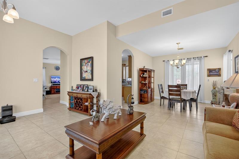 Image 14 of 55 For 18203 152nd Pl