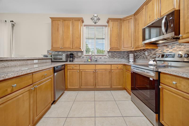 Image 19 of 55 For 18203 152nd Pl