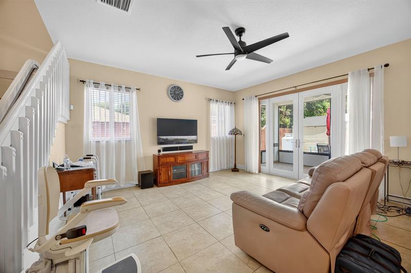 Image 21 of 55 For 18203 152nd Pl