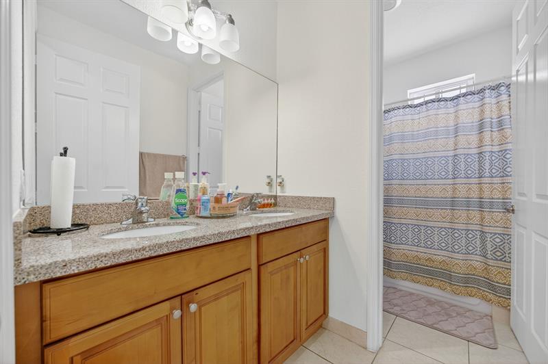 Image 40 of 55 For 18203 152nd Pl