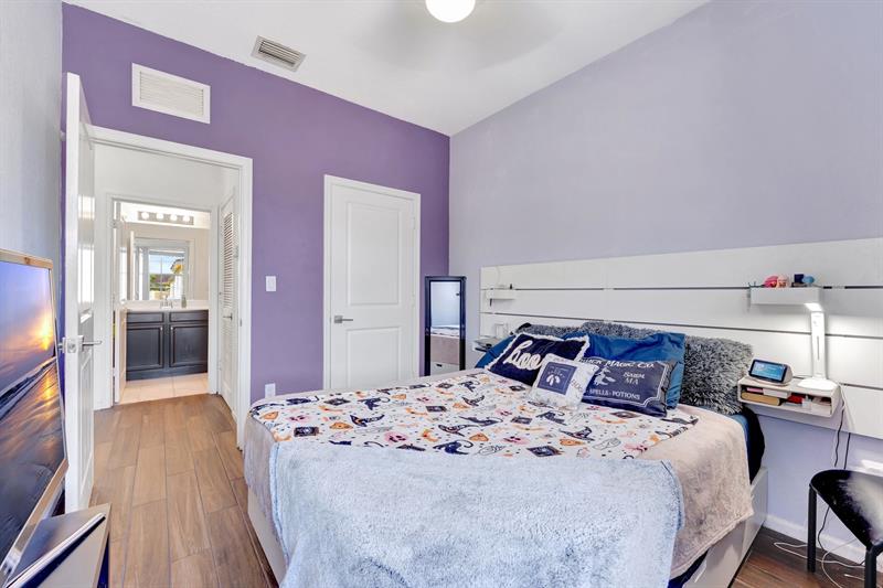 Image 19 of 35 For 4029 11th St  4029