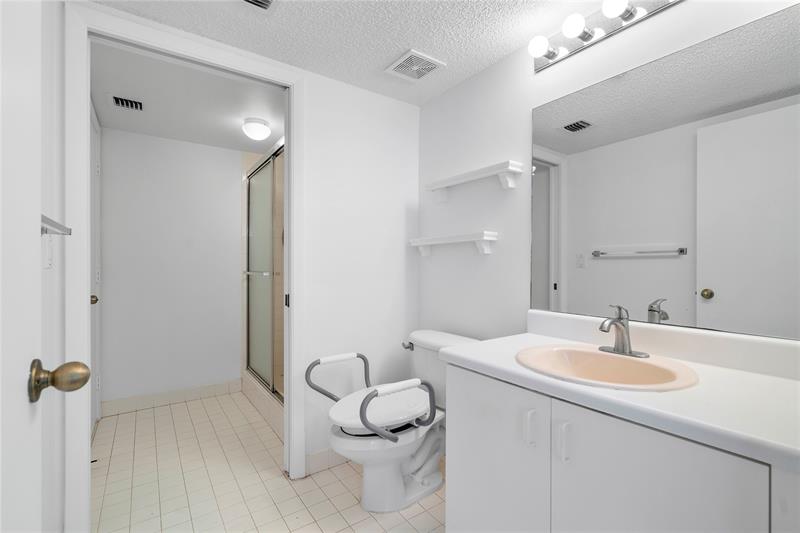 Image 10 of 19 For 9537 Weldon Cir  I309