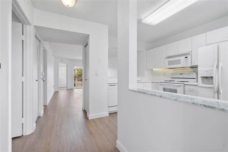 Image 4 of 19 For 9537 Weldon Cir  I309