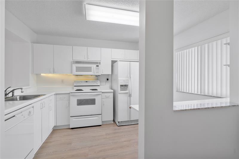 Image 5 of 19 For 9537 Weldon Cir  I309