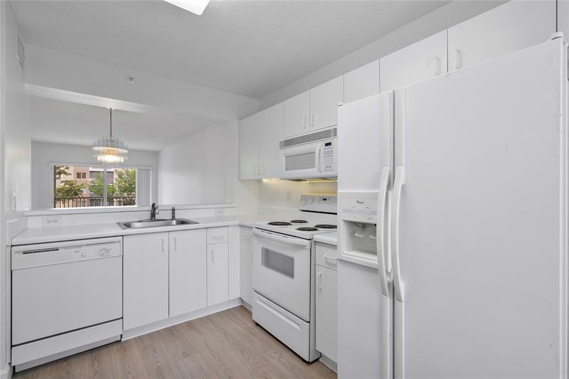 Image 6 of 19 For 9537 Weldon Cir  I309