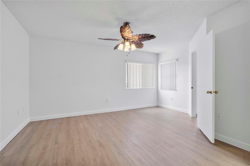 Image 9 of 19 For 9537 Weldon Cir  I309
