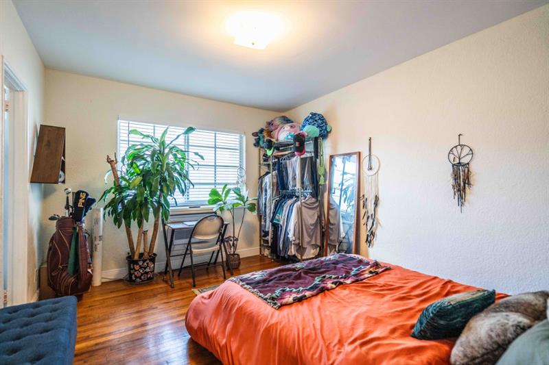 Image 6 of 13 For 6838 Abbott Ave  7