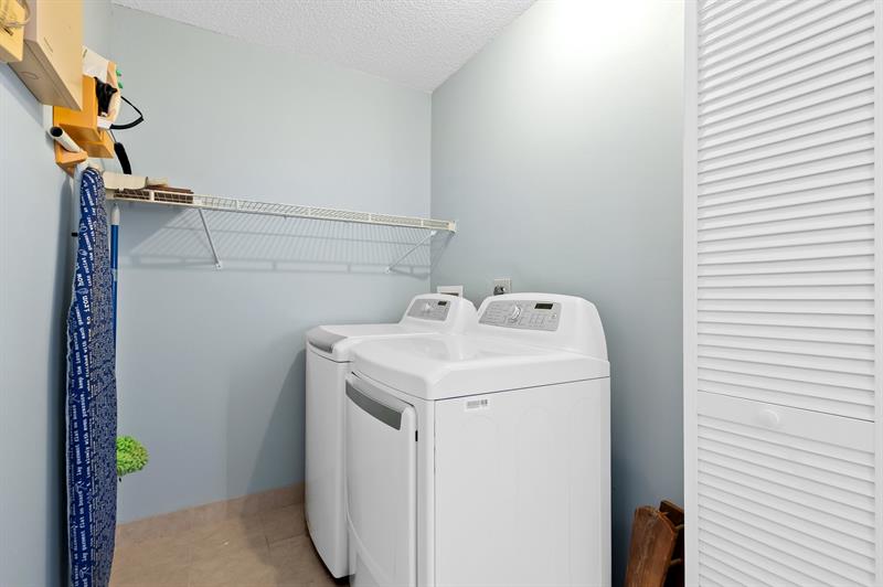 Image 17 of 22 For 350 City View Dr