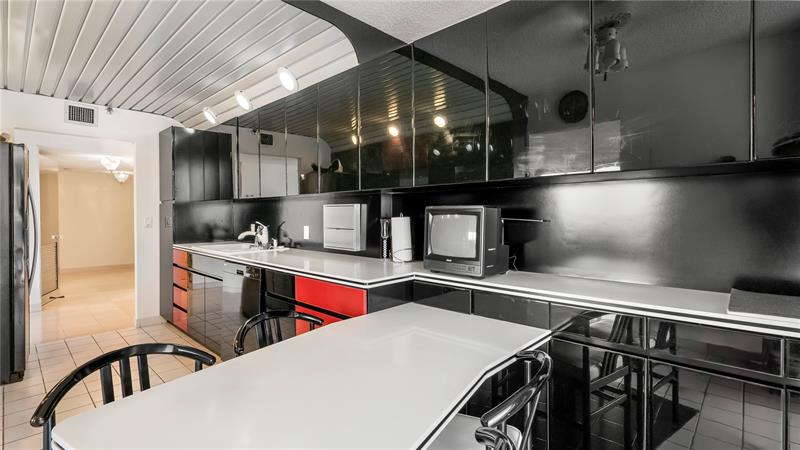 Image 14 of 42 For 8877 Collins Ave  1107