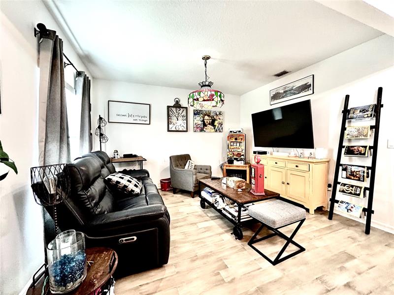 Image 8 of 32 For 5255 Oaklandlake Circle