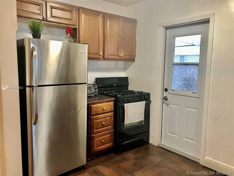 Image 6 of 13 For 1820 Roosevelt St  A