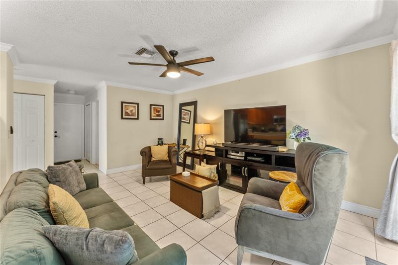 Image 16 of 31 For 4053 Crescent Creek Dr