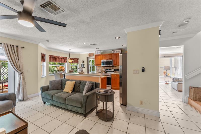 Image 17 of 31 For 4053 Crescent Creek Dr
