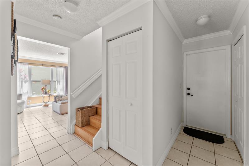 Image 18 of 31 For 4053 Crescent Creek Dr