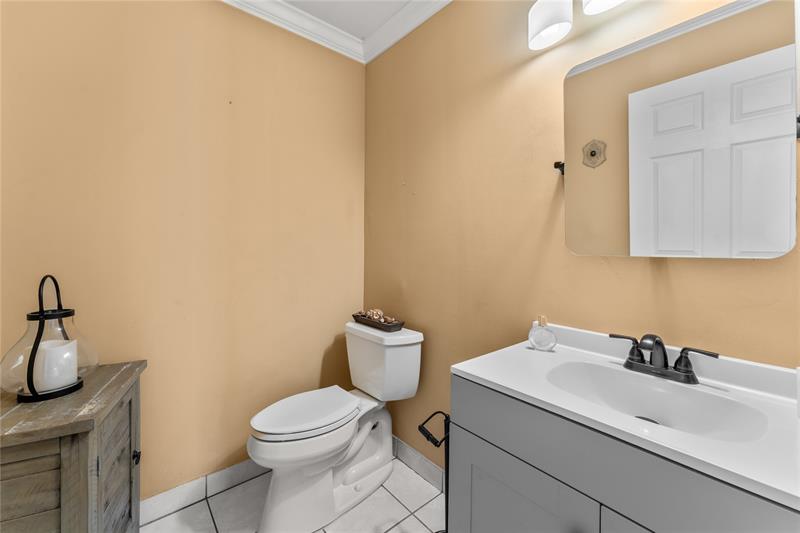 Image 19 of 31 For 4053 Crescent Creek Dr