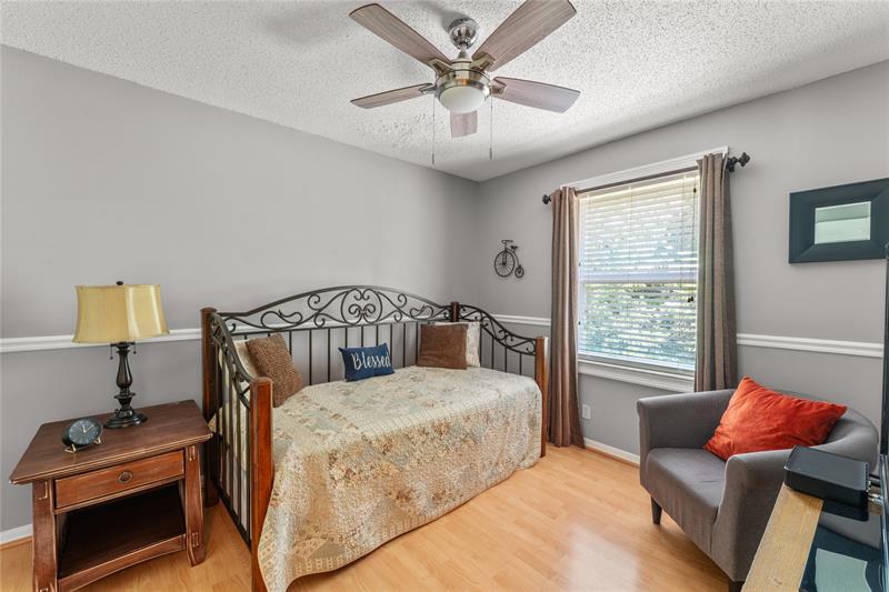 Image 22 of 31 For 4053 Crescent Creek Dr