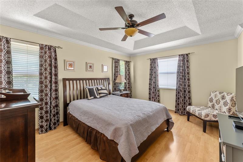 Image 23 of 31 For 4053 Crescent Creek Dr