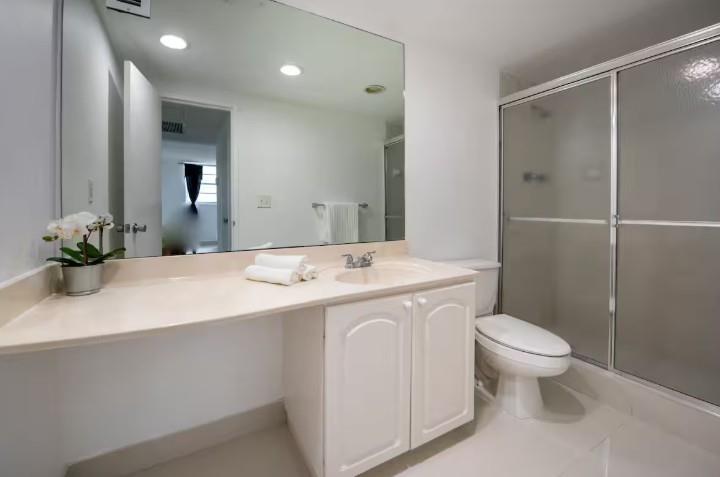 Image 17 of 22 For 4001 Ocean Dr  9n