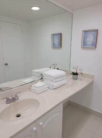 Image 19 of 22 For 4001 Ocean Dr  9n