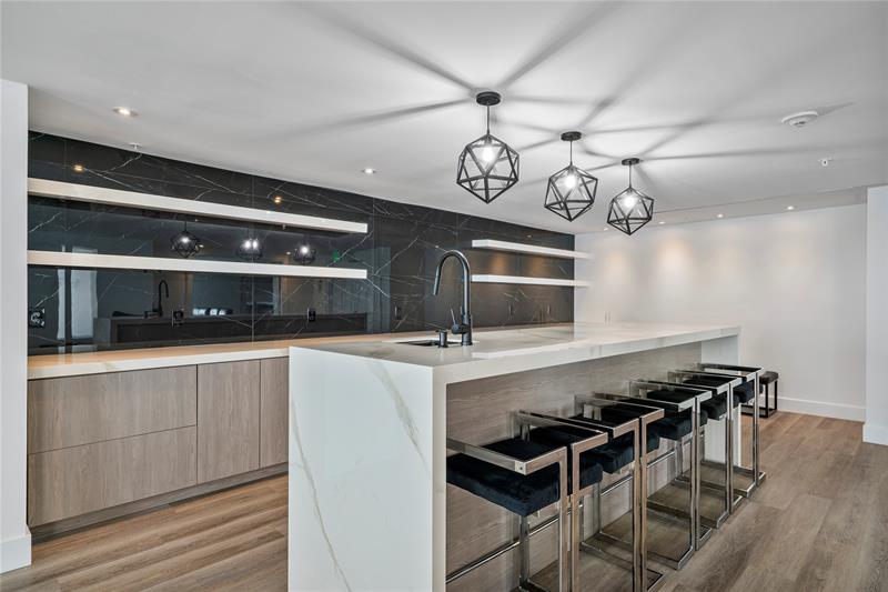 Image 11 of 68 For 100 Federal Hwy  938