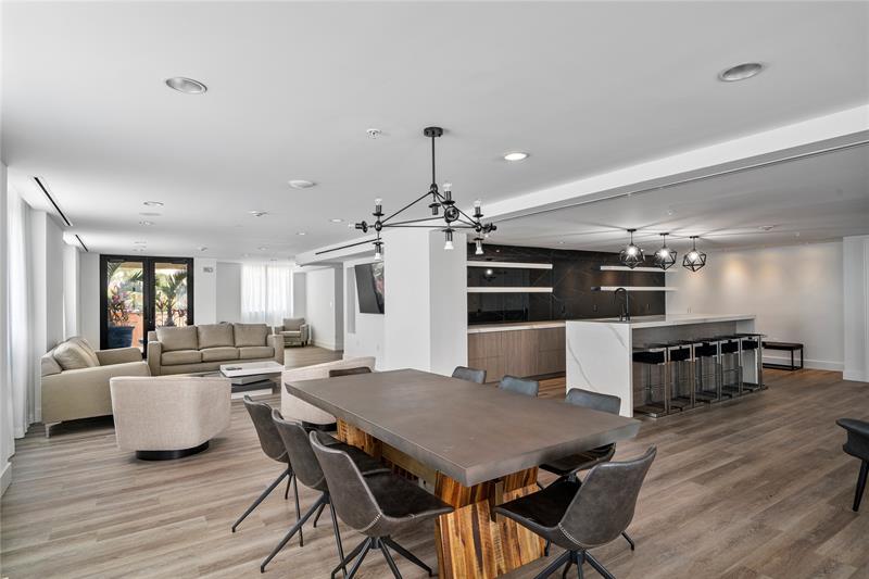 Image 13 of 68 For 100 Federal Hwy  938