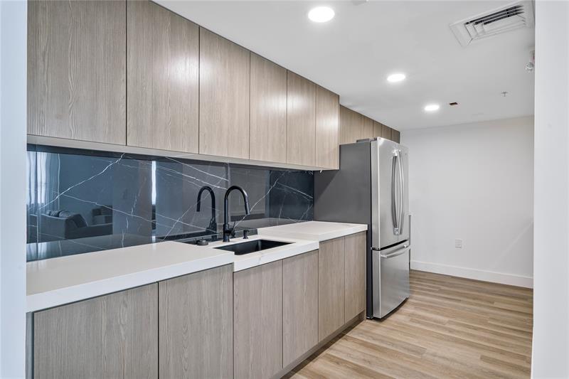 Image 15 of 68 For 100 Federal Hwy  938