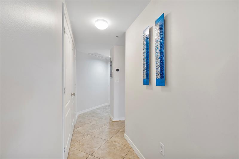 Image 24 of 68 For 100 Federal Hwy  938