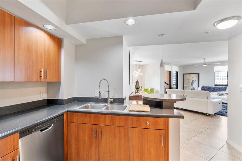 Image 28 of 68 For 100 Federal Hwy  938