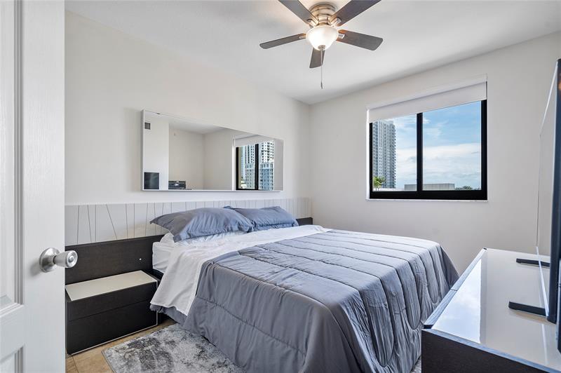 Image 37 of 68 For 100 Federal Hwy  938