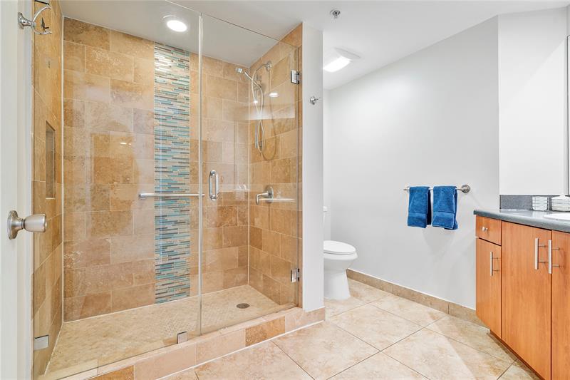 Image 40 of 68 For 100 Federal Hwy  938