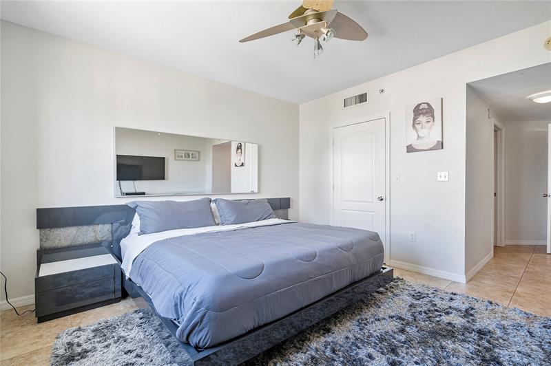 Image 43 of 68 For 100 Federal Hwy  938