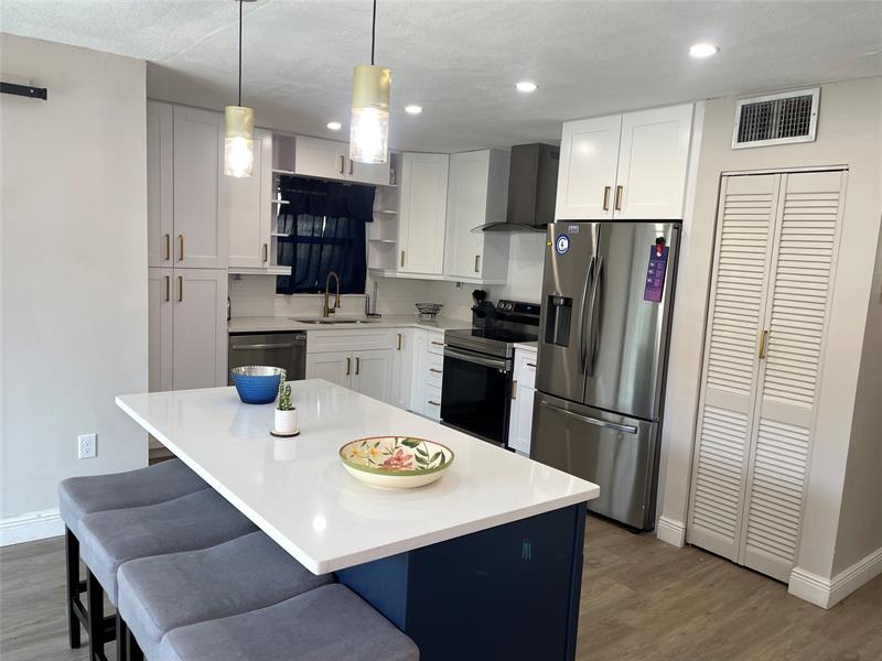 Image 6 of 30 For 4000 Del Rio Way