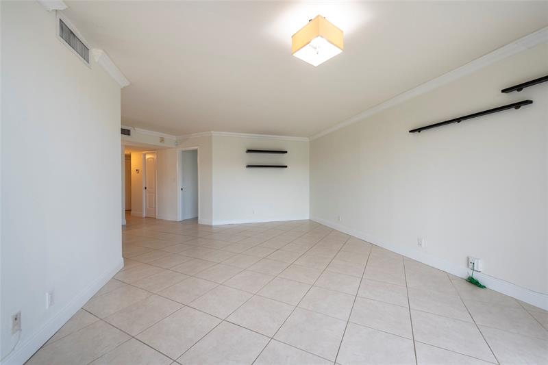 Image 10 of 29 For 10401 Broward Blvd  308