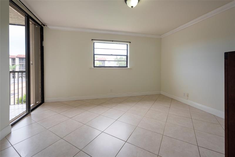 Image 13 of 29 For 10401 Broward Blvd  308