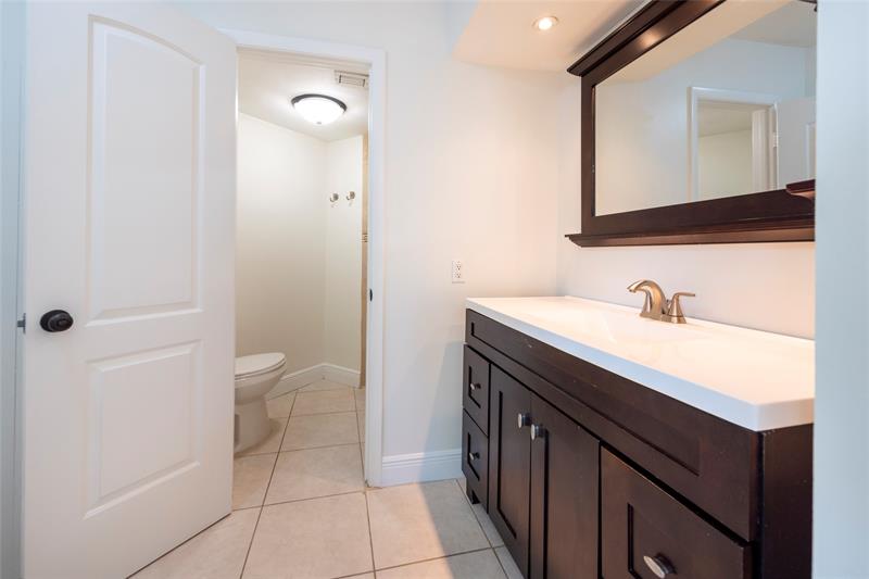 Image 15 of 29 For 10401 Broward Blvd  308