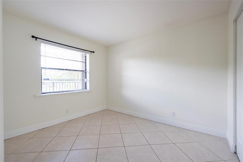 Image 17 of 29 For 10401 Broward Blvd  308