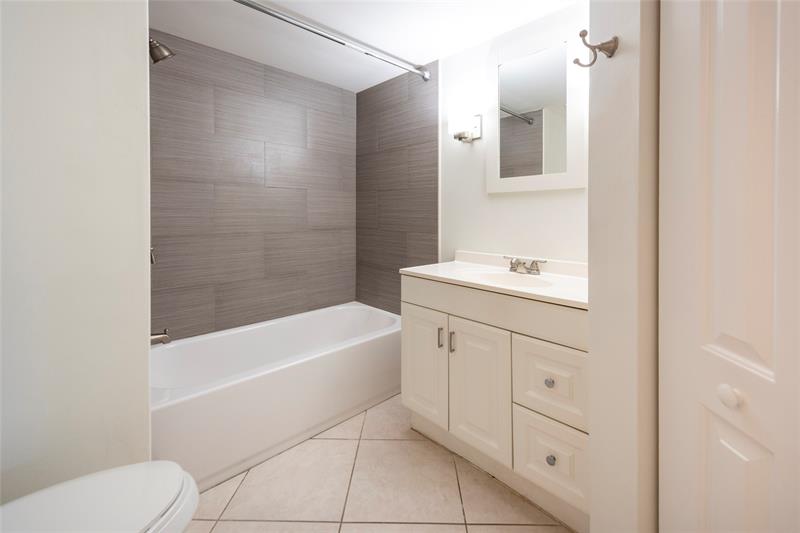 Image 18 of 29 For 10401 Broward Blvd  308