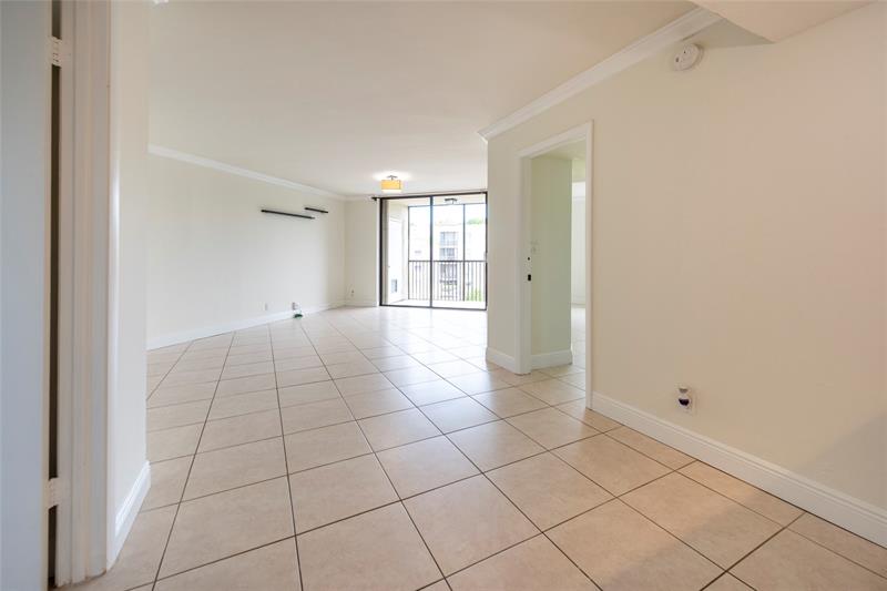 Image 20 of 29 For 10401 Broward Blvd  308
