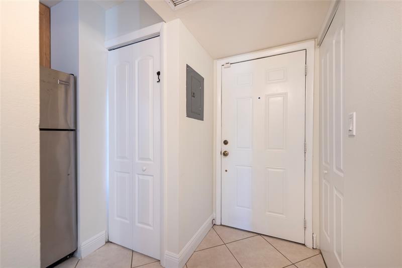 Image 21 of 29 For 10401 Broward Blvd  308