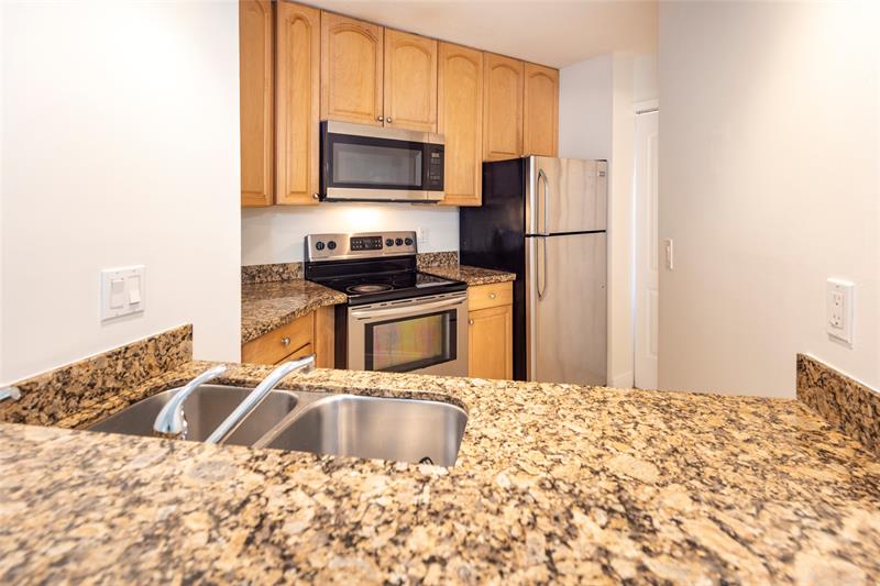 Image 23 of 29 For 10401 Broward Blvd  308