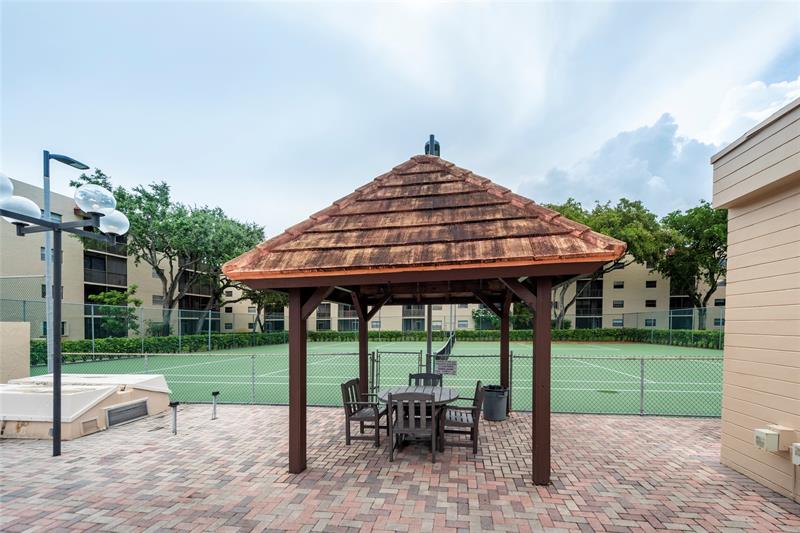 Image 27 of 29 For 10401 Broward Blvd  308