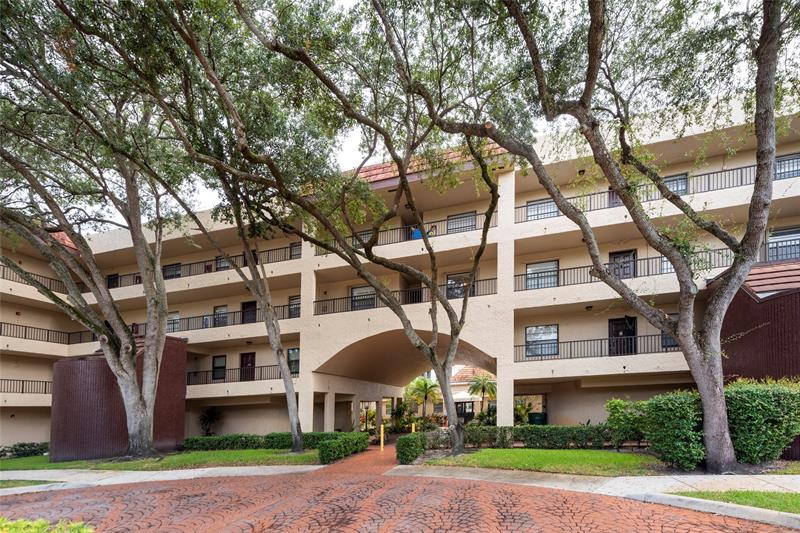 Image 3 of 29 For 10401 Broward Blvd  308