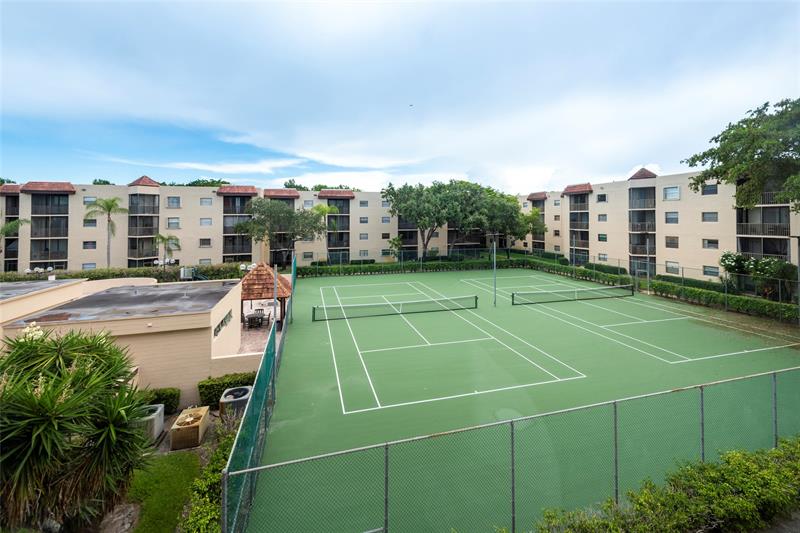 Image 5 of 29 For 10401 Broward Blvd  308