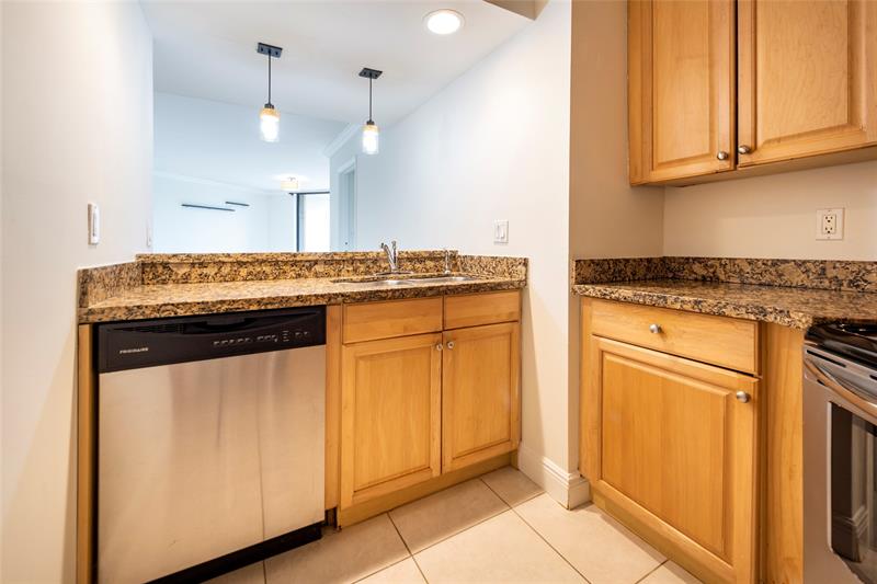 Image 7 of 29 For 10401 Broward Blvd  308