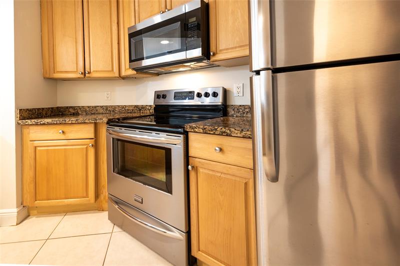 Image 8 of 29 For 10401 Broward Blvd  308
