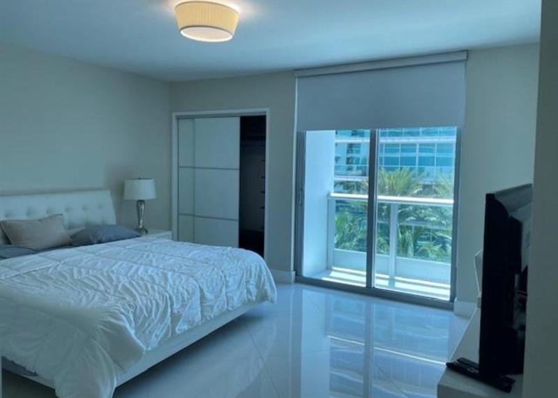 Image 11 of 35 For 9401 Collins Ave  402