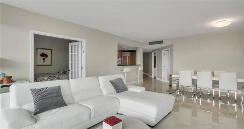 Image 13 of 35 For 9401 Collins Ave  402