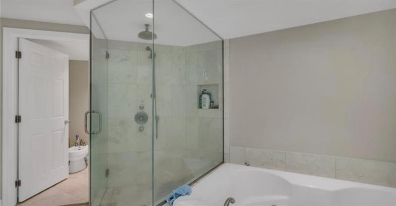 Image 16 of 35 For 9401 Collins Ave  402
